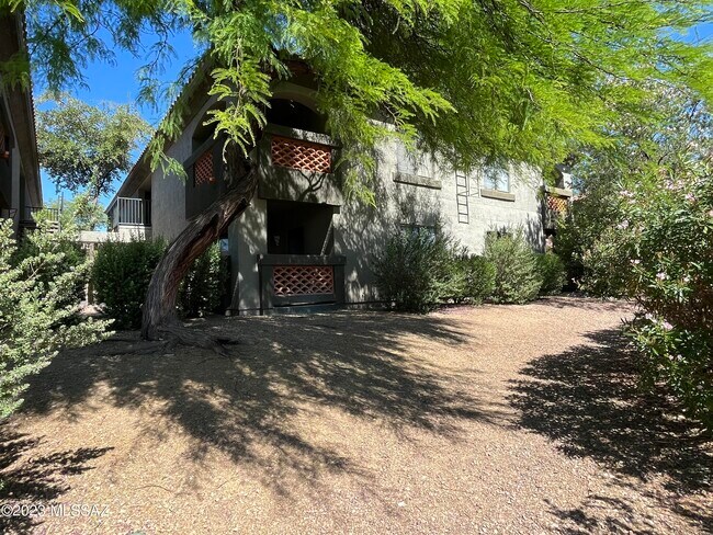 Building Photo - 5751 N Kolb Rd