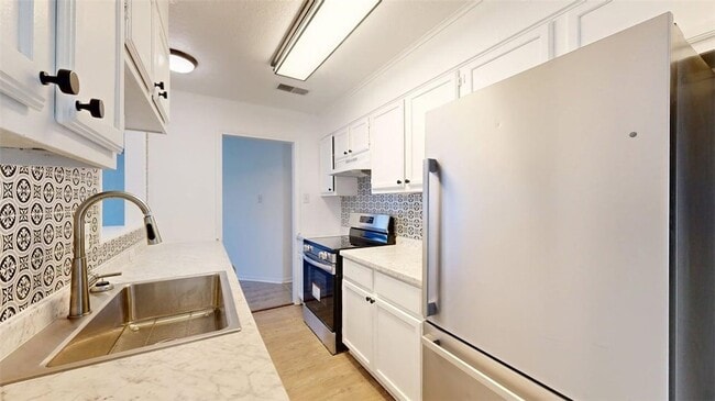 Building Photo - 4000 Tiffany Trail