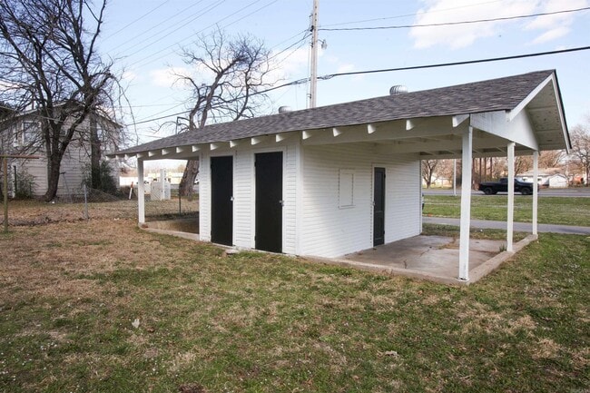 Building Photo - 1814 Moss St