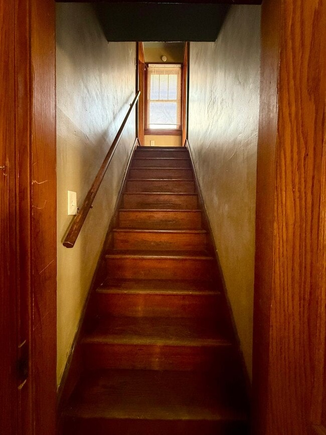 Building Photo - SW 3 Bedroom 1 Bath