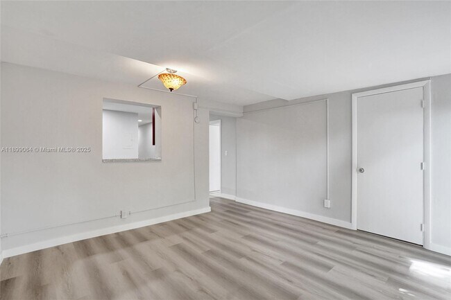 Building Photo - 6860 SW 18th Ct