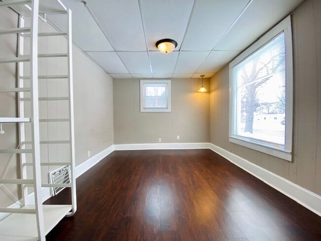 Building Photo - 714 4th St