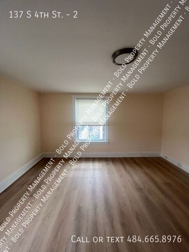 Building Photo - 137 S 4th St