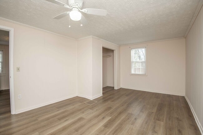 Building Photo - 1148 Baker Ave