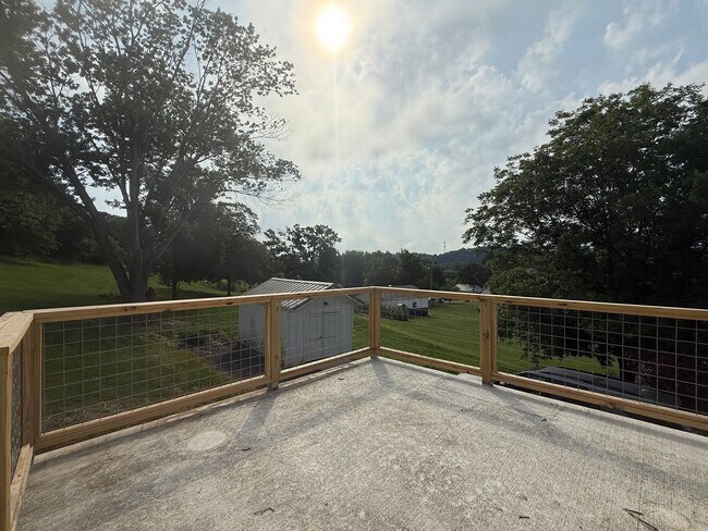 Building Photo - 3 Bedroom 2 Bathroom Home in Greeneville, TN