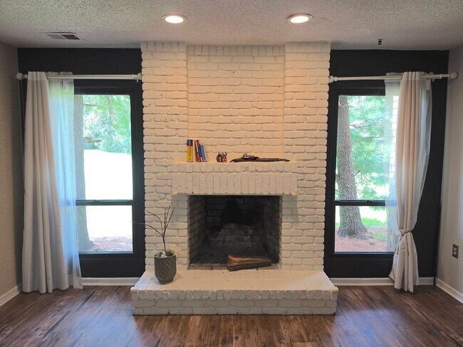 Building Photo - 384 Willowbrook Dr