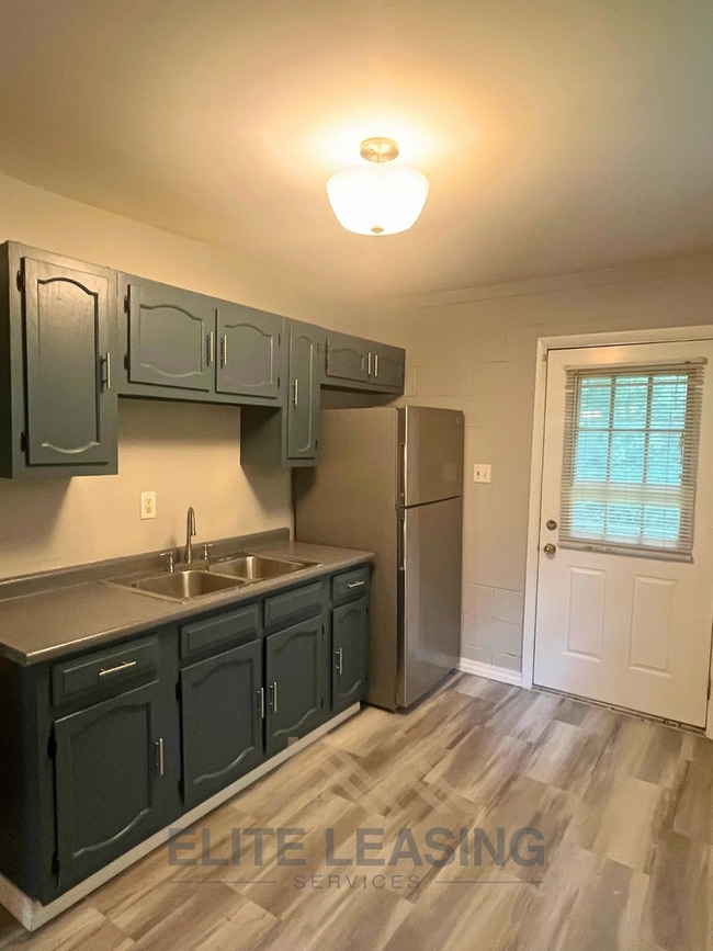 Building Photo - Cozy 2-Bedroom Duplex – Available NOW
