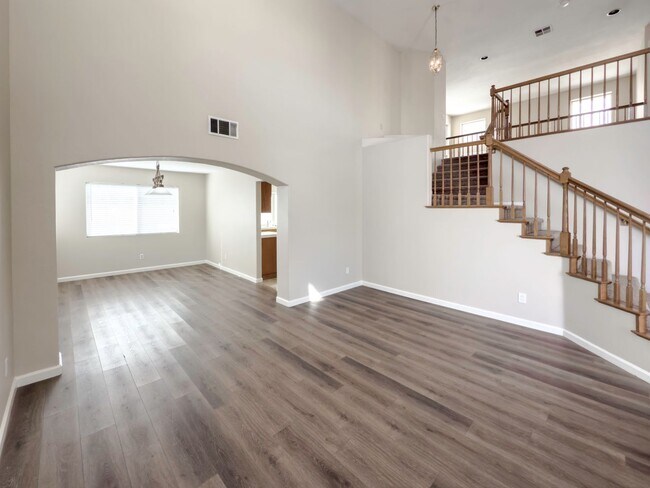 Building Photo - 4 BEDROOM / 3 CAR GARAGE MURRIETA HOME FOR...