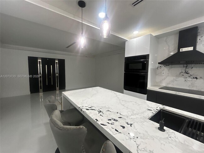 Building Photo - 464 Minola Dr
