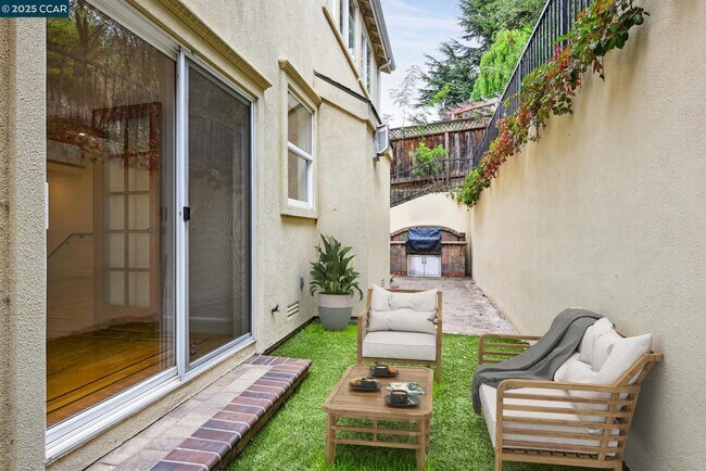 Building Photo - 4132 Balfour Ave