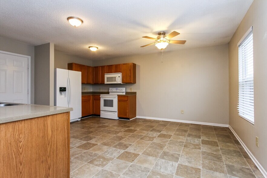 Building Photo - 8551 Bluff Point Dr