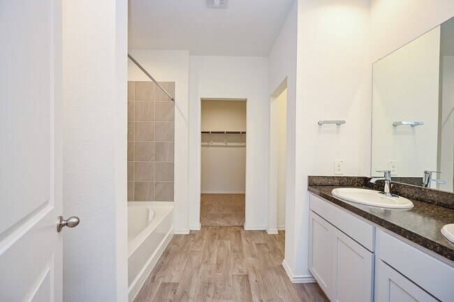 Building Photo - 5411 Auburn Gardens Ct