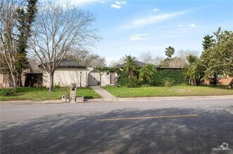 Building Photo - 2625 Village Dr