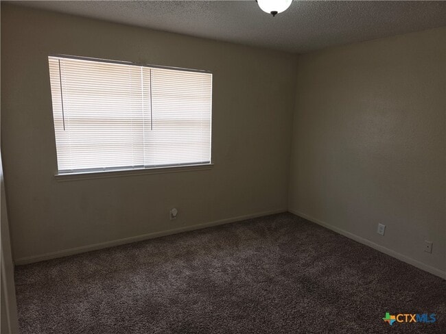 Building Photo - 904 Ticonderoga Dr
