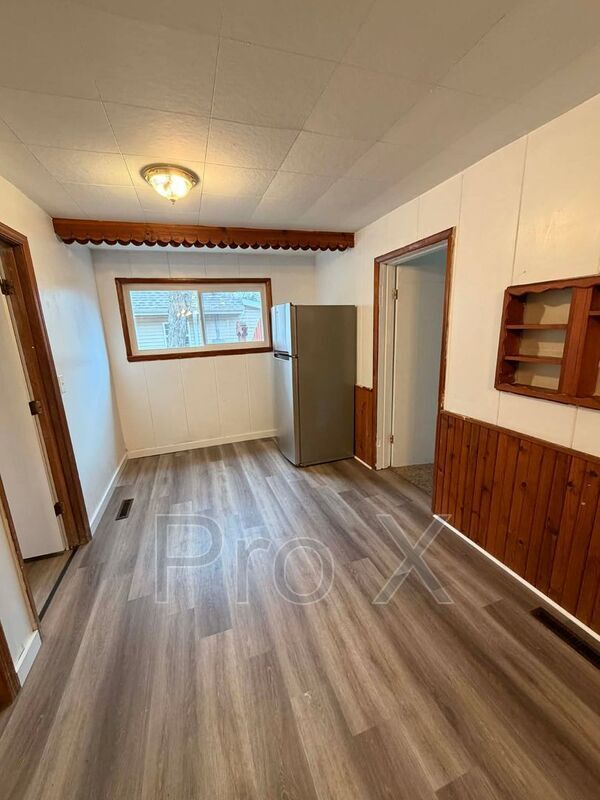 Building Photo - 1727 S Empire Ave