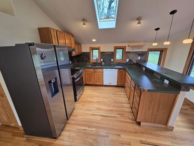 Building Photo - 229 Crestwood Ct