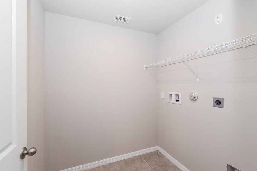 Building Photo - 3557 San Bernardino Way