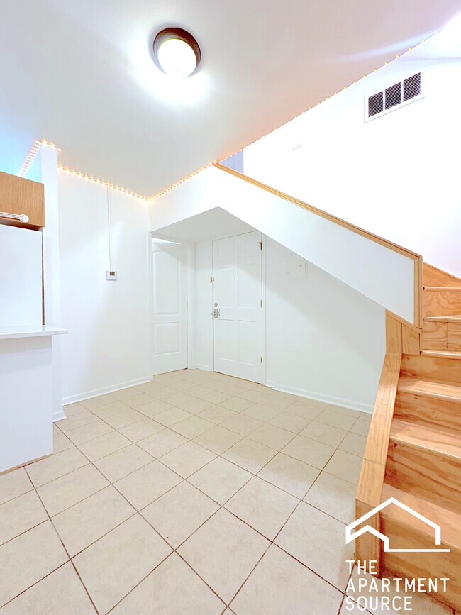 Building Photo - 1900 S Throop St