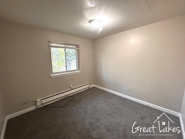 Building Photo - $200 OFF FIRST MONTH'S RENT - Lovely 3 Bed...