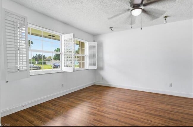 Building Photo - 4520 SE 11th Pl