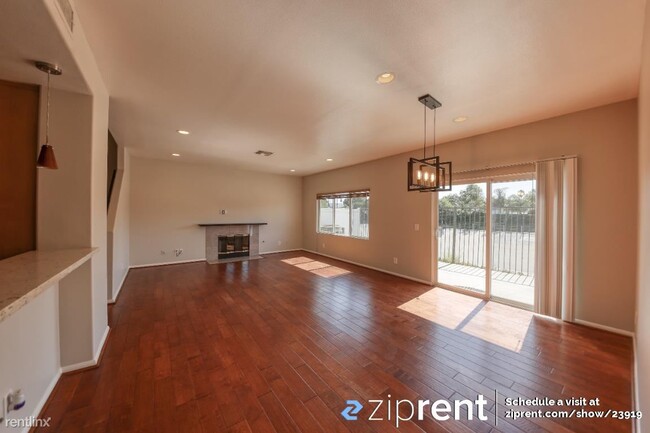 Primary Photo - 4 br, 2.5 bath Condo - 20300 Vanowen Stree...