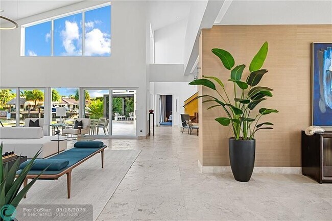 Building Photo - 2416 Bayview Dr