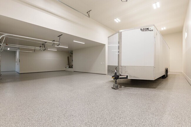 Building Photo - Gorgeous Custom Single Story with RV Garage