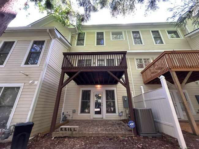 Building Photo - 3 Bedroom | 3.5 Bathroom Raleigh Townhome ...