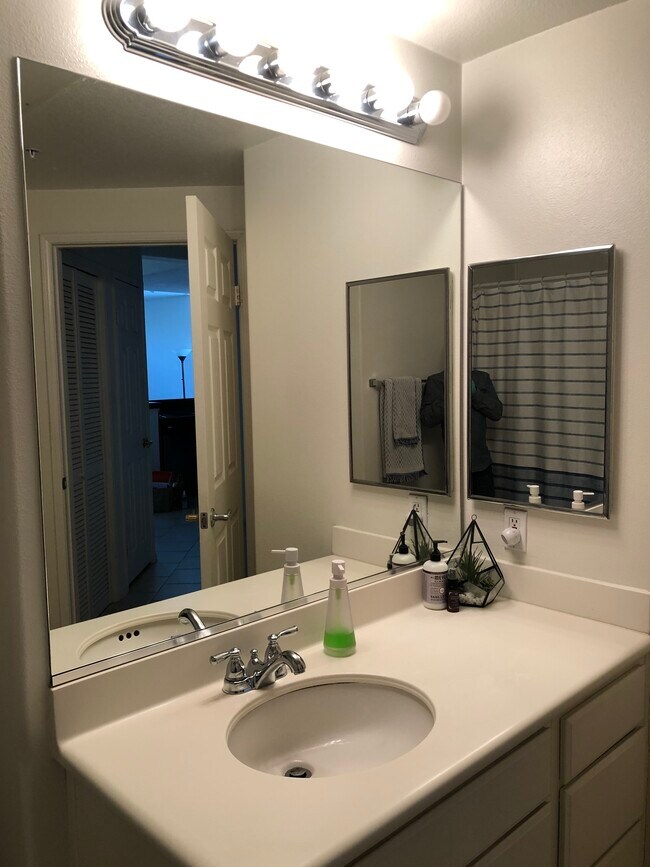 Full Bath 2 - 13075 Pacific Promenade