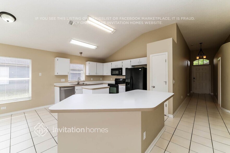 Building Photo - 5902 Azure Dr