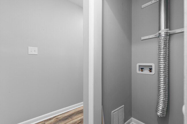 Building Photo - 109 Rodeo Ln