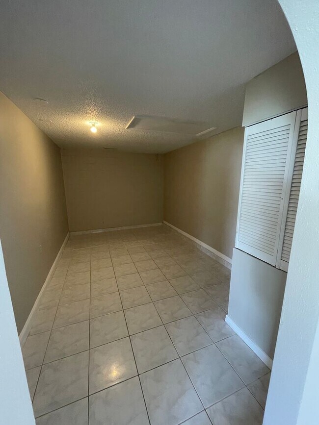 Building Photo - 3/2 Home In Deltona