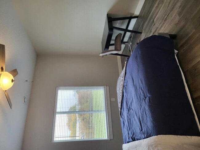 Building Photo - 620 W 5th St