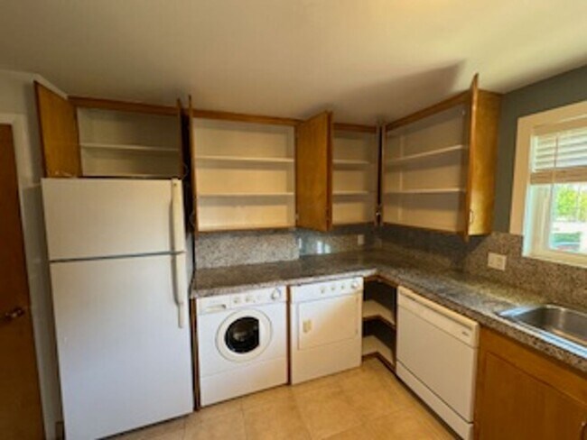 Building Photo - GORGEOUS Avenues Home!!!