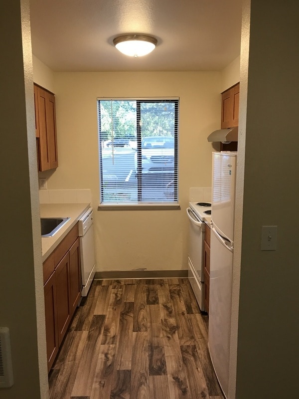 Building Photo - The Valley Woods Apartments