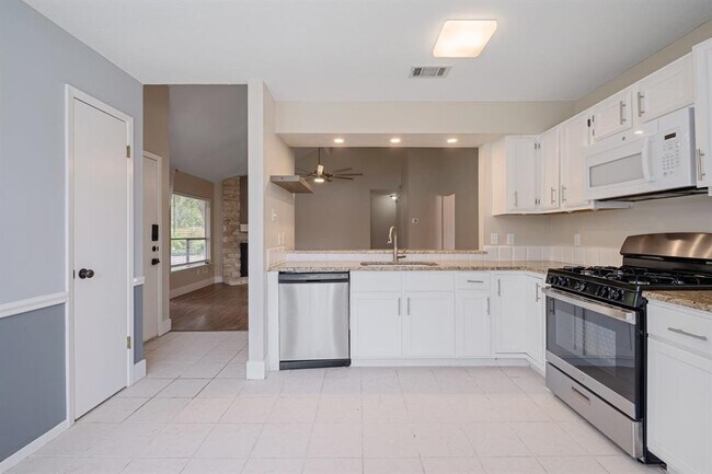 Building Photo - 8900 Pocono Cove