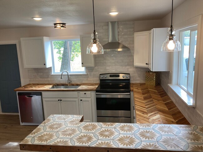 Primary Photo - 147 N Kowald Ln