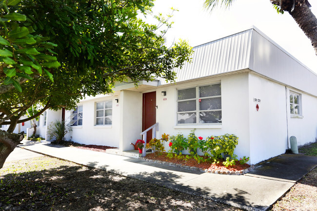 Building Photo - Canterbury Villas Apartments