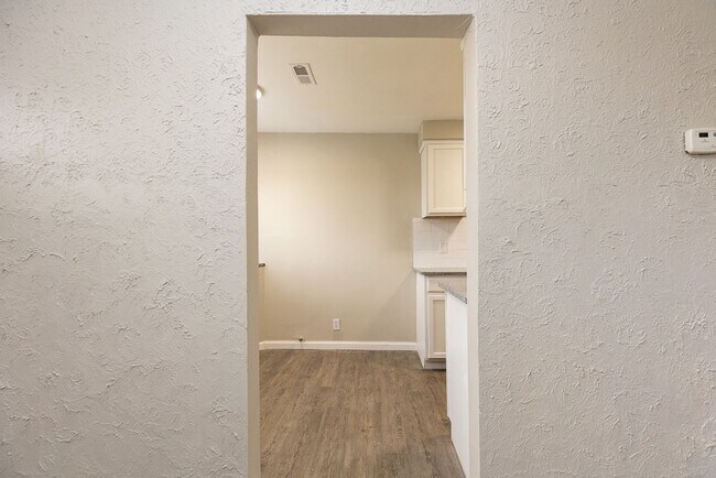 Building Photo - 564 Marquette Dr