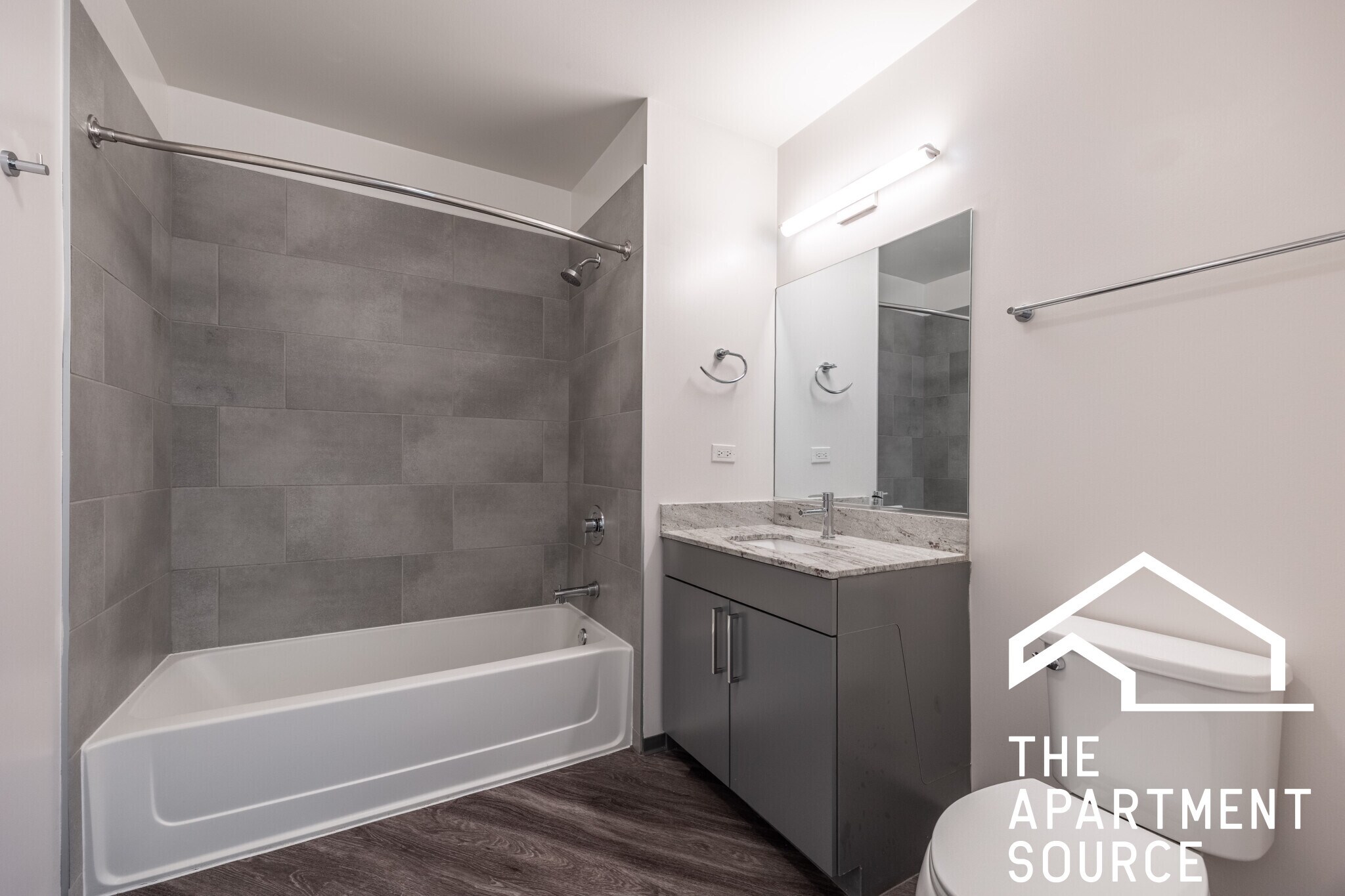 Building Photo - 2340 N California Ave