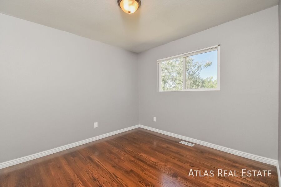 Building Photo - 524 Rowe Ln