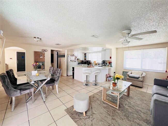 Building Photo - 10005 Brandywine Ln