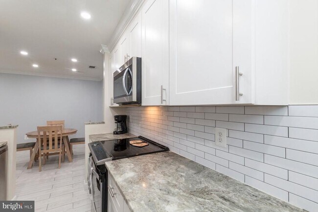 Building Photo - 255 S Pickett St