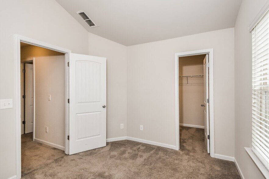 Building Photo - 37 Samuel Way