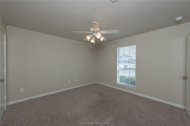 Building Photo - 2909 McLaren Dr