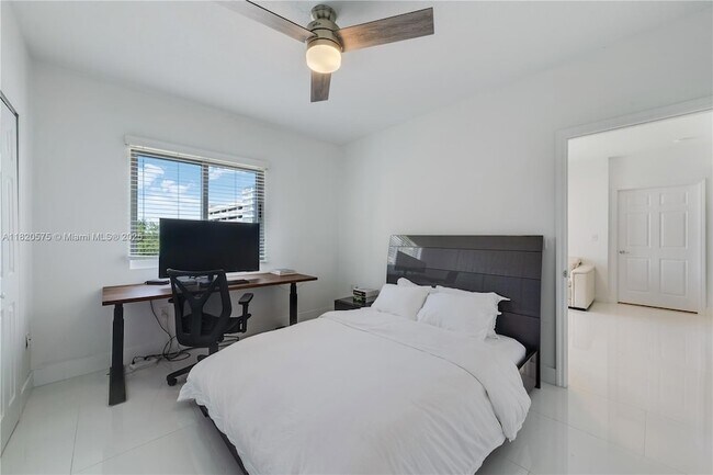 Building Photo - 3500 Coral Wy