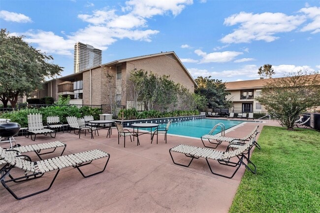 Building Photo - 3131 Cummins St