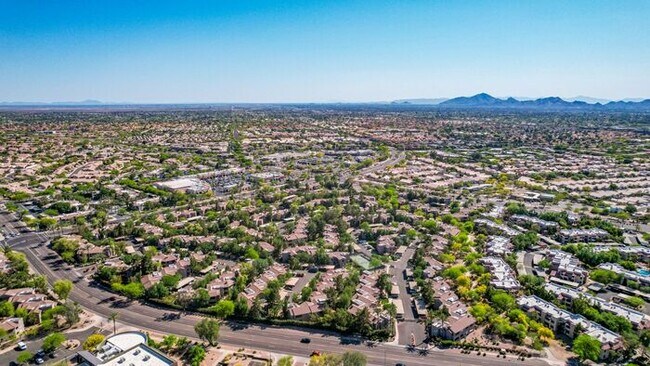 Building Photo - 2-bedroom 2 bath condo in Gated Community ...