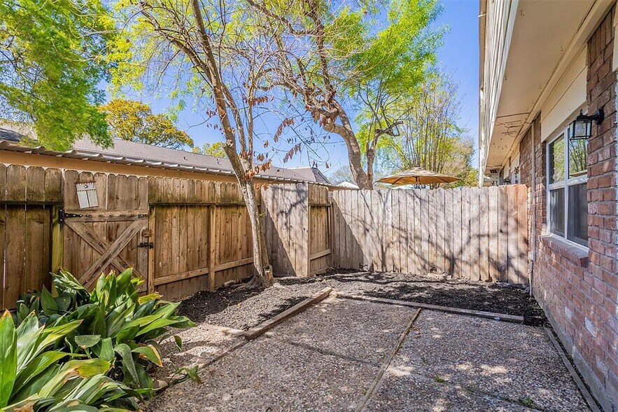 Building Photo - 14445 Misty Meadow Ln