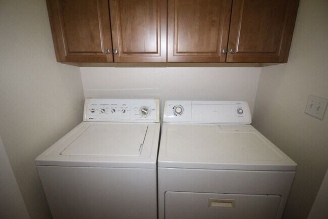 Building Photo - Cute Home in Fig Garden Gated Community.